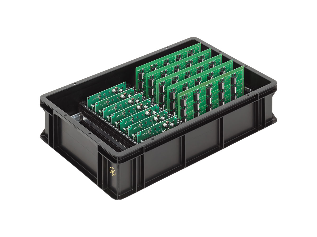 将 PCB 模板正确存放在保护盒中