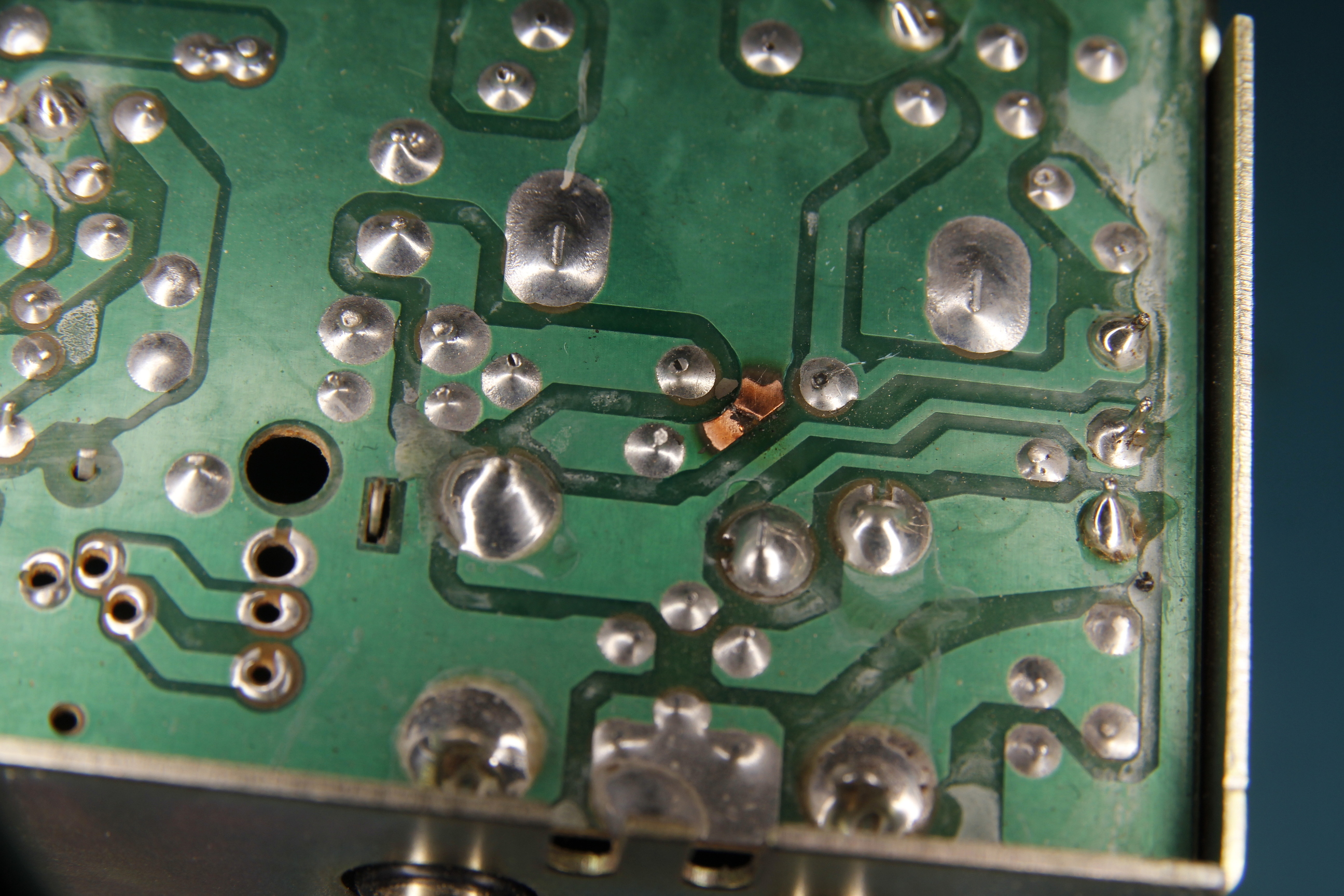 损坏的 PCB 走线