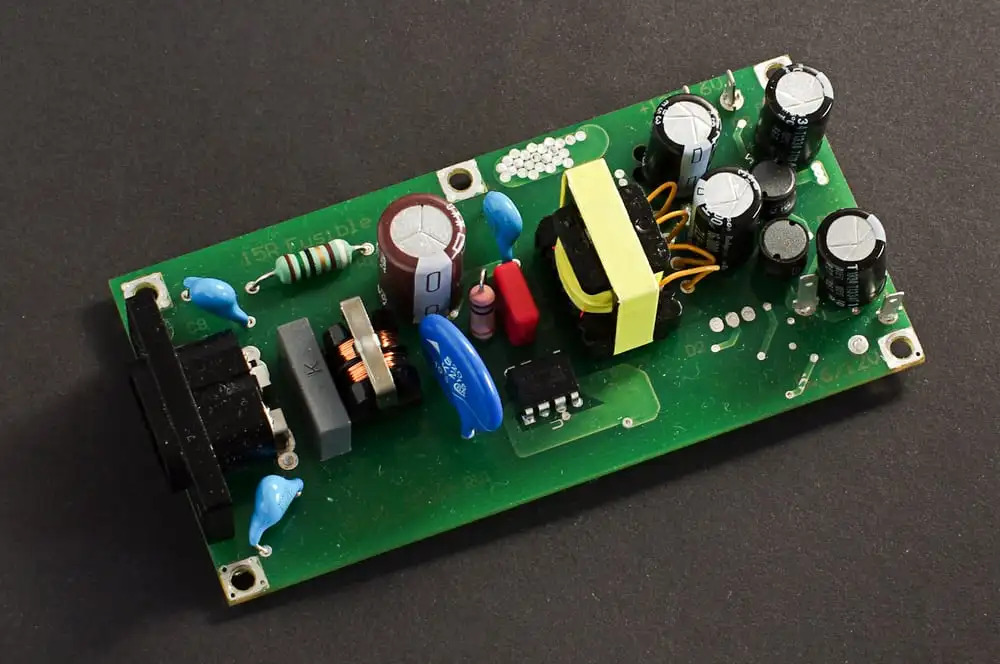 在电源应用中完成 1 盎司铜 PCB
