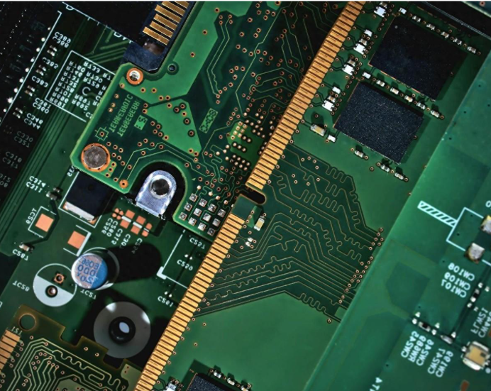 大电流设计的PCB外层铜厚度比较。