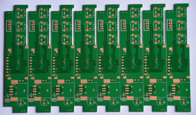 具有多个电路板的 PCB 面板布局示例，可实现高效制造。