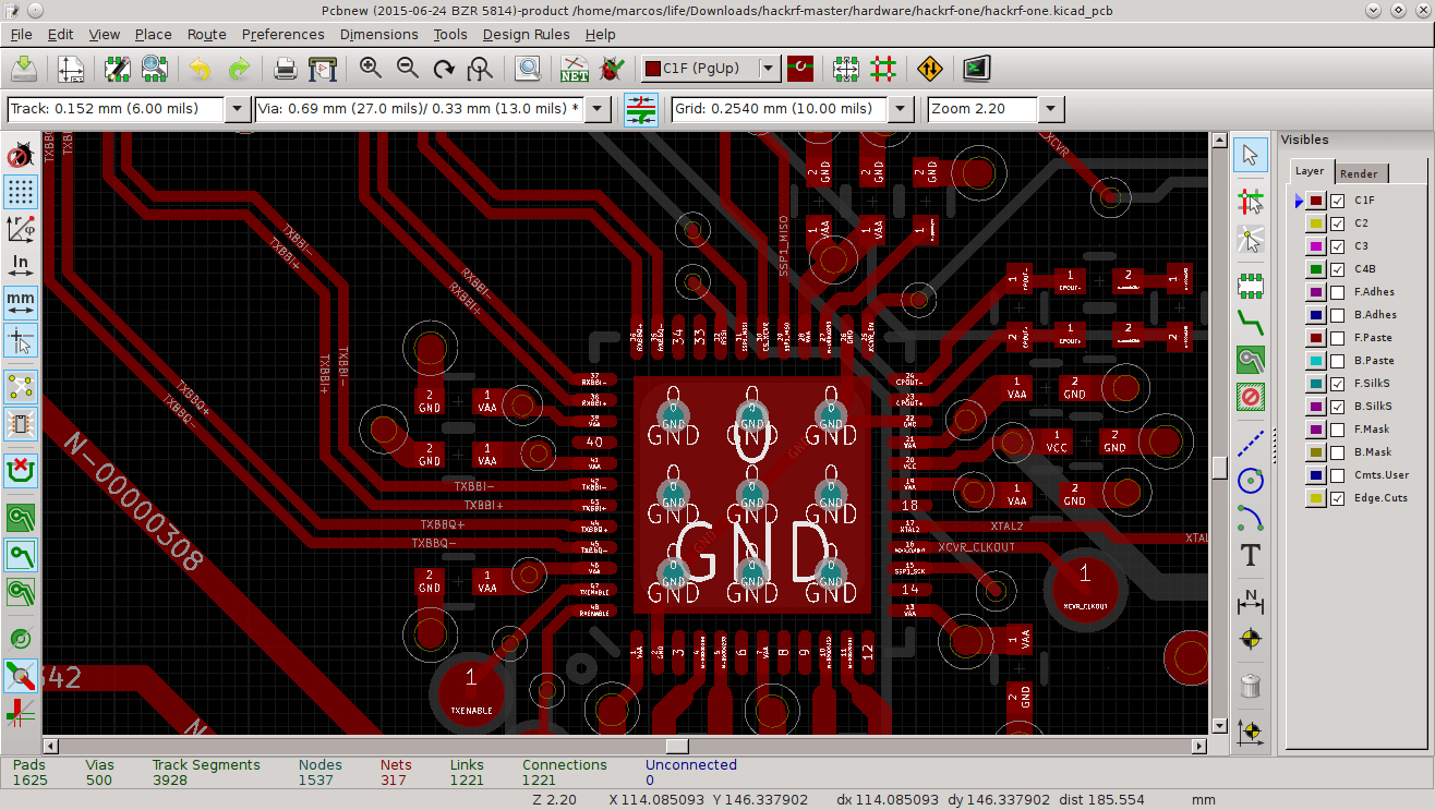用于高密度 PCB 丝印设计的 PCB 软件界面。