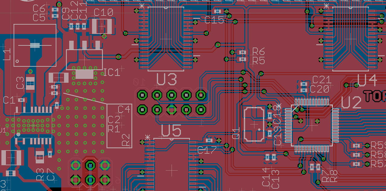 具有优化过孔和走线的 PCB 布局，可在 DIY 设计中减少信号损耗